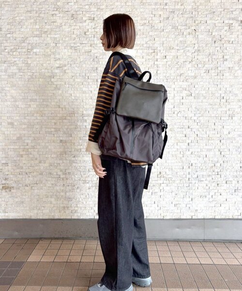 イアパピヨネ レザーコンビライトリュック 撥水 黒 ear PAPILLONNER（イアパピヨネ）の「【BURLAP OUTFITTER×ear】撥水