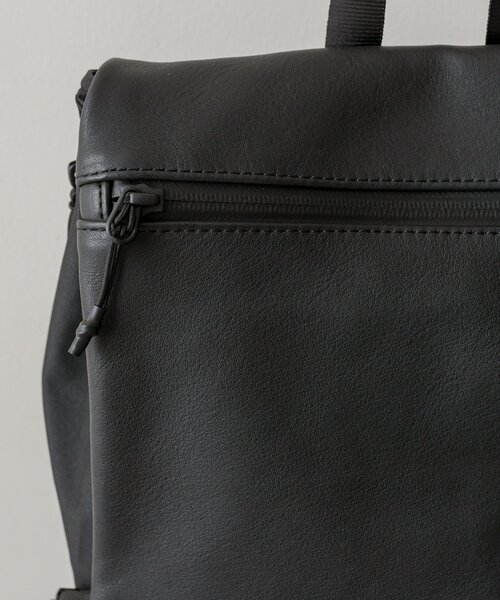 イアパピヨネ レザーコンビライトリュック 撥水 黒 ear PAPILLONNER（イアパピヨネ）の「【BURLAP OUTFITTER×ear】撥水