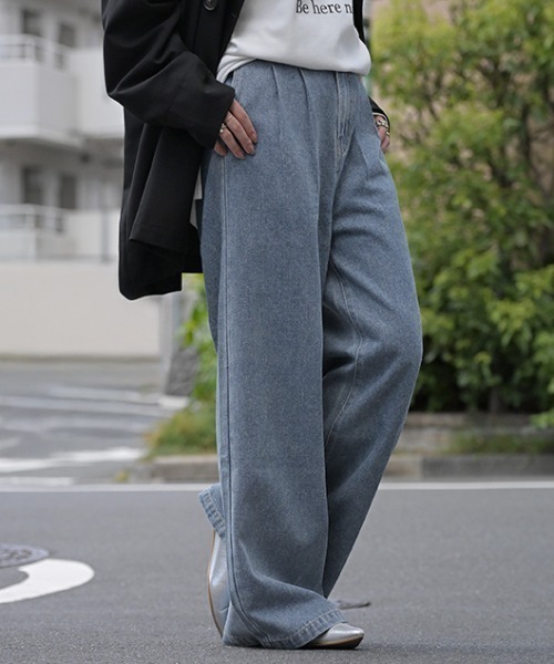 HUG.U(ハグユー)の「デニムタックワイドパンツ(デニムパンツ・レディース・ライトインディゴブルー/ネイビー/ワンウォッシュ・LL(トール丈)/S(トール丈)/S(レギュラー丈)/M(レギュラー丈)/L(レギュラー丈)/M(トール丈)/L(トール丈)/LL(レギュラー丈))」の5枚目の写真