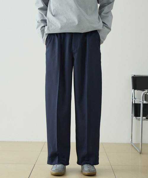 EMMA CLOTHES(エマクローズ)の「マイクロツイル 1タック センタープレス カーブシルエット ワイドスラックスパンツ(スラックス・メンズ・ネイビー/ブラック/アイボリー/モカ/ダークグレー・M/S/L)」の5枚目の写真