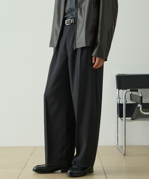 EMMA CLOTHES(エマクローズ)の「マイクロツイル 1タック センタープレス カーブシルエット ワイドスラックスパンツ(スラックス・メンズ・ネイビー/ブラック/アイボリー/モカ/ダークグレー・M/S/L)」の11枚目の写真