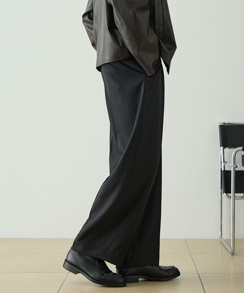 EMMA CLOTHES(エマクローズ)の「マイクロツイル 1タック センタープレス カーブシルエット ワイドスラックスパンツ(スラックス・メンズ・ネイビー/ブラック/アイボリー/モカ/ダークグレー・M/S/L)」の17枚目の写真