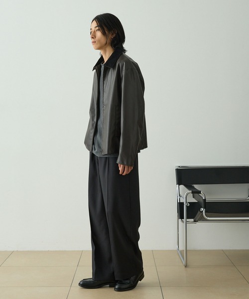 EMMA CLOTHES(エマクローズ)の「マイクロツイル 1タック センタープレス カーブシルエット ワイドスラックスパンツ(スラックス・メンズ・ネイビー/ブラック/アイボリー/モカ/ダークグレー・M/S/L)」の20枚目の写真