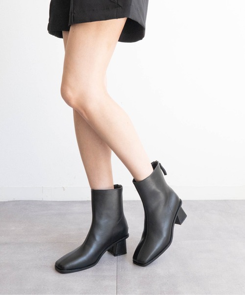 Fabby fabby(ファビィーファビィー)の「スクエアトゥヒールブーツ(ブーツ・レディース・ブラウン/ブラック・MEDIUM/LARGE/SMALL)」の1枚目の写真