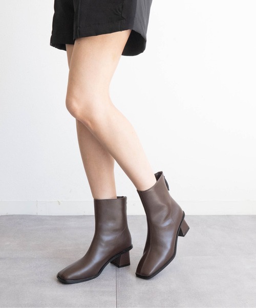 Fabby fabby(ファビィーファビィー)の「スクエアトゥヒールブーツ(ブーツ・レディース・ブラウン/ブラック・MEDIUM/LARGE/SMALL)」の16枚目の写真