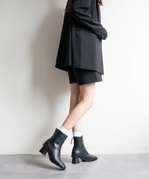 Fabby fabby(ファビィーファビィー)の「スクエアトゥヒールブーツ(ブーツ・レディース・ブラウン/ブラック・MEDIUM/LARGE/SMALL)」の20枚目の写真