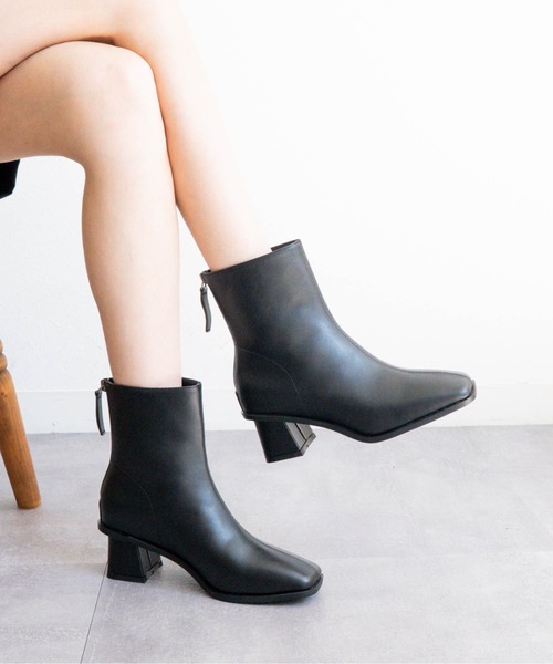 Fabby fabby(ファビィーファビィー)の「スクエアトゥヒールブーツ(ブーツ・レディース・ブラウン/ブラック・MEDIUM/LARGE/SMALL)」の7枚目の写真