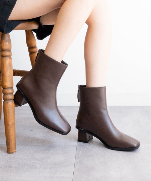 Fabby fabby(ファビィーファビィー)の「スクエアトゥヒールブーツ(ブーツ・レディース・ブラウン/ブラック・MEDIUM/LARGE/SMALL)」の8枚目の写真