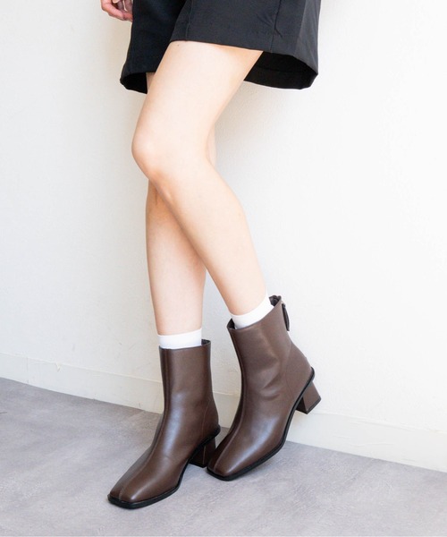 Fabby fabby(ファビィーファビィー)の「スクエアトゥヒールブーツ(ブーツ・レディース・ブラウン/ブラック・MEDIUM/LARGE/SMALL)」の12枚目の写真
