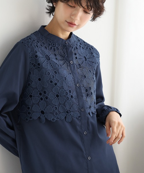 itto...(イット)の「レイヤードフラワーレースブラウス(シャツ/ブラウス・レディース・ネイビー/オフホワイト/グレイッシュベージュ/ブラック/グリーン/グレー/ベージュ・M-L)」の7枚目の写真