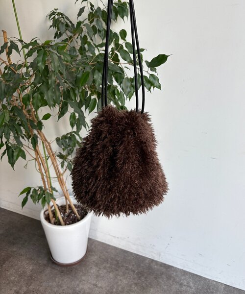 DouDou（ドゥドゥ）の「シャギー巾着バッグ（ショルダーバッグ・レディース・グリーン/ブラウン/オフホワイト・FREE）」の11枚目の写真