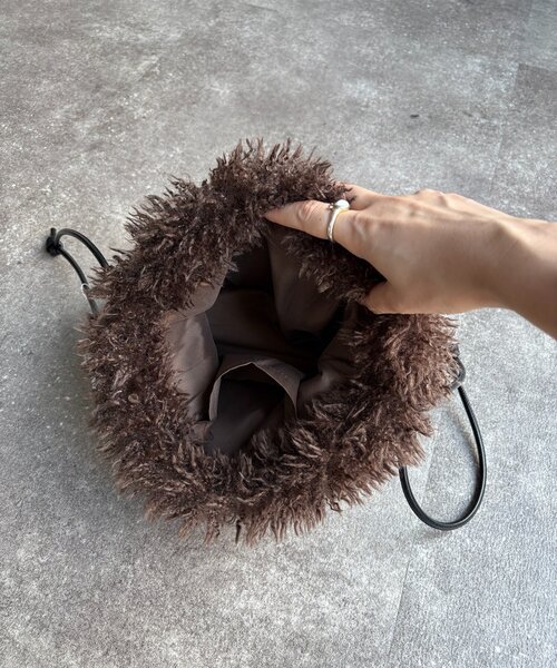 DouDou（ドゥドゥ）の「シャギー巾着バッグ（ショルダーバッグ・レディース・グリーン/ブラウン/オフホワイト・FREE）」の13枚目の写真