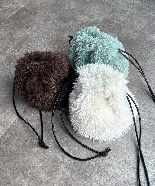 DouDou（ドゥドゥ）の「シャギー巾着バッグ（ショルダーバッグ・レディース・グリーン/ブラウン/オフホワイト・FREE）」の9枚目の写真