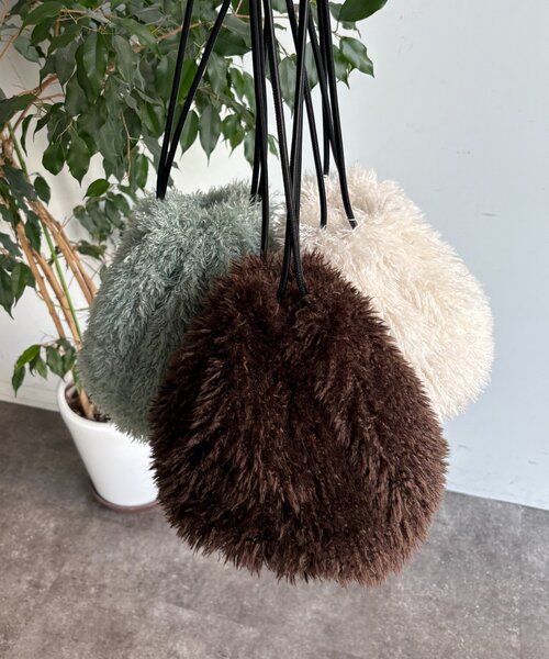 DouDou（ドゥドゥ）の「シャギー巾着バッグ（ショルダーバッグ・レディース・グリーン/ブラウン/オフホワイト・FREE）」の10枚目の写真