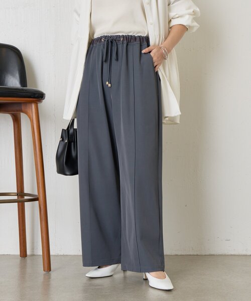 Jena espace merveilleux(ジェナ エスパスメルヴェイユ)の「【-3kg見え/サイズ展開あり/美脚】トロミイージーパンツ(その他パンツ・レディース・ブラック/グレー/オフホワイト・1/2)」の3枚目の写真