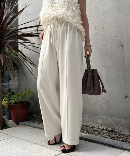 Jena espace merveilleux(ジェナ エスパスメルヴェイユ)の「【-3kg見え/サイズ展開あり/美脚】トロミイージーパンツ(その他パンツ・レディース・ブラック/グレー/オフホワイト・1/2)」の11枚目の写真