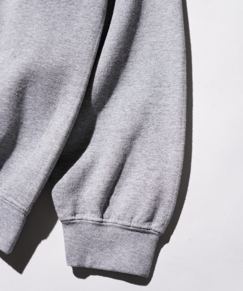 THRIFTY LOOK(スリフティールック)の「THRIFTY LOOK / スリフティールック THRIFTY "HOOTERS" CREW SWEAT ユーズド加工 フーターズ 企業ロゴ クルーネックスウェット(スウェット・メンズ・グレー・LARGE/X-LARGE/XX-LARGE)」の12枚目の写真