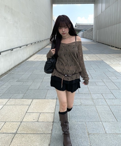 anyonemore（エニワンモア）の「ワンオフショルダールーズ透かし編みメッシュニット（ニット/セーター・レディース・ブラウン/ブラック・FREE）」の10枚目の写真