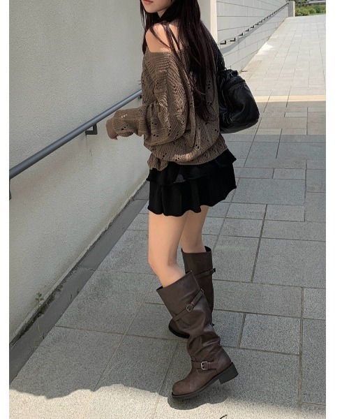 anyonemore（エニワンモア）の「ワンオフショルダールーズ透かし編みメッシュニット（ニット/セーター・レディース・ブラウン/ブラック・FREE）」の11枚目の写真