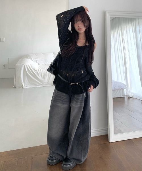 anyonemore（エニワンモア）の「ワンオフショルダールーズ透かし編みメッシュニット（ニット/セーター・レディース・ブラウン/ブラック・FREE）」の14枚目の写真