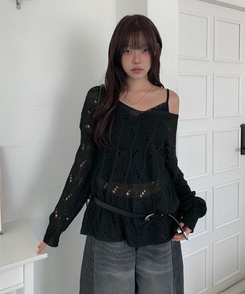 anyonemore（エニワンモア）の「ワンオフショルダールーズ透かし編みメッシュニット（ニット/セーター・レディース・ブラウン/ブラック・FREE）」の13枚目の写真