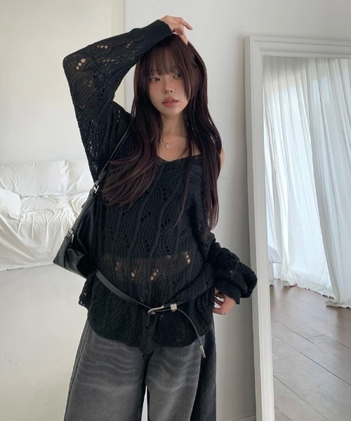 anyonemore（エニワンモア）の「ワンオフショルダールーズ透かし編みメッシュニット（ニット/セーター・レディース・ブラウン/ブラック・FREE）」の12枚目の写真