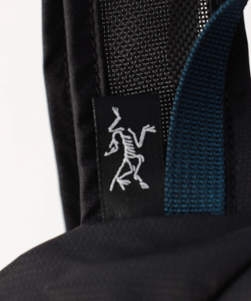 ARC'TERYX(アークテリクス)の「ARC'TERYX/アークテリクス Heliad 15 Backpack(バックパック/リュック・メンズ・ブラック・ONE SIZE)」の6枚目の写真