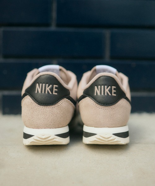 NIKE（ナイキ）の「W CORTEZ　IB1857-201（スニーカー・レディース・ベージュ・22.5cm/23.0cm/23.5cm/24.0cm/24.5cm/25.0cm/25.5cm/26.0cm/26.5cm/27.0cm/27.5cm/28.0cm/28.5cm/29.0cm）」の4枚目の写真