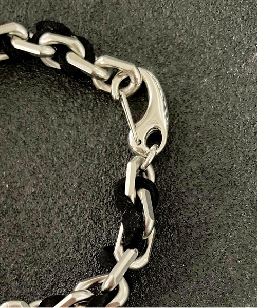 SPINNS（スピンズ）の「【金属アレルギー対応】シルバーボリュームチェーンブレスレット/ミックス（ブレスレット・メンズ・シルバー×ブラック・ONESIZE）」の3枚目の写真
