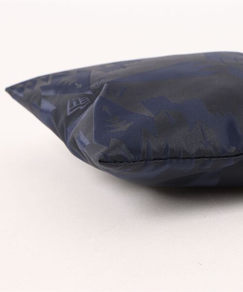 NEW ERA（ニューエラ）の「【NEW ERA/ニューエラ】FLAT NECK POUCH PENDLETON（ショルダーバッグ・メンズ・ブラック・FREE）」の3枚目の写真