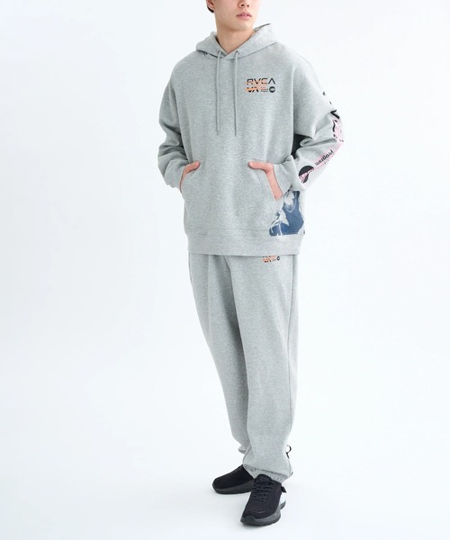 RVCA(ルーカ)の「RVCA メンズ OVER PRINT PT セットアップボトムス 【2025年秋冬モデル】/ルーカサイドロゴプリントウエストゴムスウェットパンツ(SETUP可能)(スウェットパンツ・メンズ・ヘザーグレー/ブラック・SMALL/MEDIUM/LARGE/X-LARGE)」の4枚目の写真