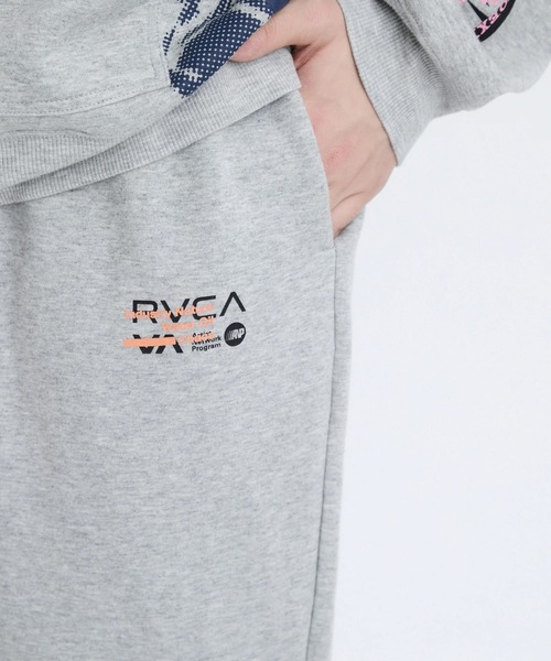 RVCA(ルーカ)の「RVCA メンズ OVER PRINT PT セットアップボトムス 【2025年秋冬モデル】/ルーカサイドロゴプリントウエストゴムスウェットパンツ(SETUP可能)(スウェットパンツ・メンズ・ヘザーグレー/ブラック・SMALL/MEDIUM/LARGE/X-LARGE)」の6枚目の写真