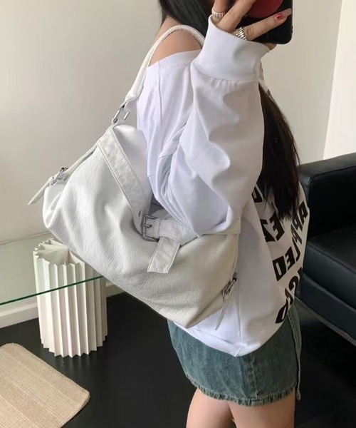 HALEY PESCA(ヘーリーペスカ)の「HALEY PESCA/【大容量&2Way】ヴィンテージ ベルトデザインショルダーバッグ(ショルダーバッグ・レディース・シルバー/ホワイト/ブラック・FREE)」の6枚目の写真