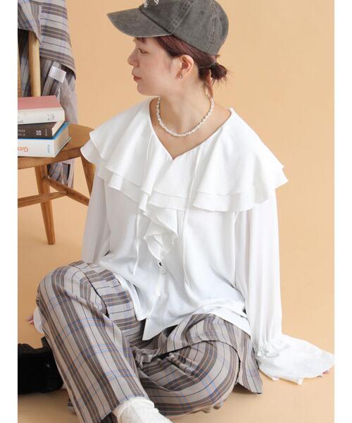 ehka sopo（エヘカソポ）の「ラッフル襟ブラウス（シャツ/ブラウス・レディース・ブラック/ブルー/オフホワイト・F）」の2枚目の写真