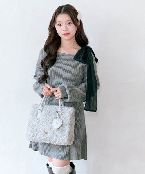 OLIVE des OLIVE(オリーブデオリーブ)の「肩リボンドロストニットワンピ(ワンピース・レディース・オフホワイト/チャコールグレー/ブラック・FREE)」の9枚目の写真