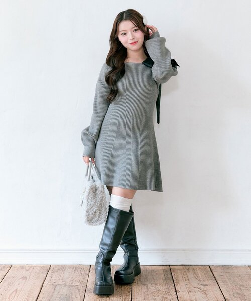 OLIVE des OLIVE(オリーブデオリーブ)の「肩リボンドロストニットワンピ(ワンピース・レディース・オフホワイト/チャコールグレー/ブラック・FREE)」の13枚目の写真