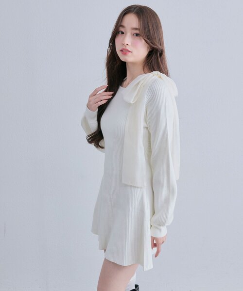 OLIVE des OLIVE(オリーブデオリーブ)の「肩リボンドロストニットワンピ(ワンピース・レディース・オフホワイト/チャコールグレー/ブラック・FREE)」の4枚目の写真