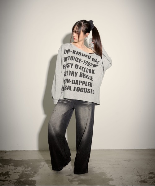 .KOM(ドットコム)の「『.KOM/ドットケーオーエム』英字プリントオフショルダー長袖Tシャツ【GC】(Tシャツ/カットソー・レディース・ホワイト/グレー・FREE)」の11枚目の写真