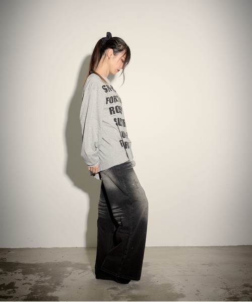 .KOM(ドットコム)の「『.KOM/ドットケーオーエム』英字プリントオフショルダー長袖Tシャツ【GC】(Tシャツ/カットソー・レディース・ホワイト/グレー・FREE)」の12枚目の写真
