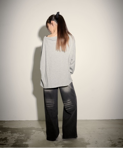 .KOM(ドットコム)の「『.KOM/ドットケーオーエム』英字プリントオフショルダー長袖Tシャツ【GC】(Tシャツ/カットソー・レディース・ホワイト/グレー・FREE)」の6枚目の写真