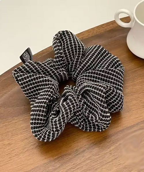 TONE SELECT GOODS（トーンセレクトグッズ）の「【urge select】ツイードデザイン モノトーン シュシュ（シュシュ・レディース・ブラック/ホワイト・FREE）」の2枚目の写真