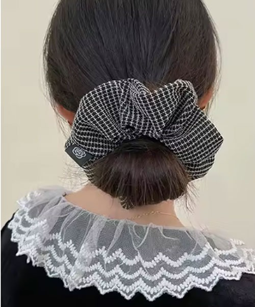 TONE SELECT GOODS（トーンセレクトグッズ）の「【urge select】ツイードデザイン モノトーン シュシュ（シュシュ・レディース・ブラック/ホワイト・FREE）」の3枚目の写真