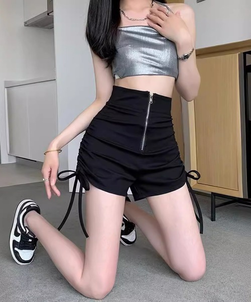lilful（リルフル）の「フロントジップアップデザイン サイドギャザー ショートパンツ（その他パンツ・レディース・ブラック・S/M）」の5枚目の写真