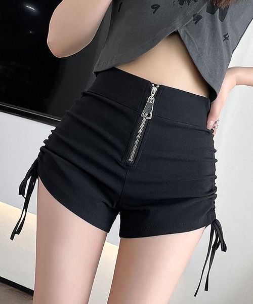 lilful（リルフル）の「フロントジップアップデザイン サイドギャザー ショートパンツ（その他パンツ・レディース・ブラック・S/M）」の4枚目の写真
