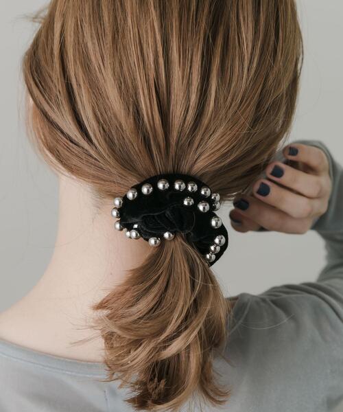 SMELLY（スメリー）の「メタルボールベロアシュシュ（ヘアゴム・レディース・ブラック系その他・-）」の5枚目の写真