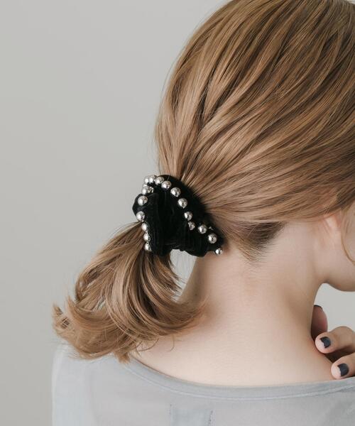 SMELLY（スメリー）の「メタルボールベロアシュシュ（ヘアゴム・レディース・ブラック系その他・-）」の7枚目の写真