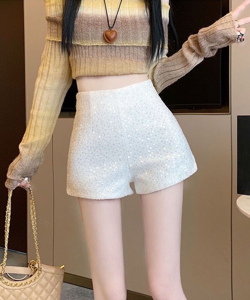 GLAMOROUS JANE(グラマラスジェーン)の「ラメツイードスパンコールショートパンツ(その他パンツ・レディース・ホワイト/ブラック・S/M)」の1枚目の写真