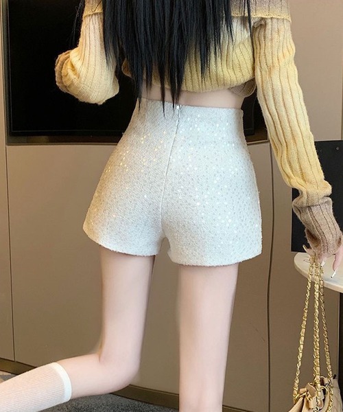 GLAMOROUS JANE(グラマラスジェーン)の「ラメツイードスパンコールショートパンツ(その他パンツ・レディース・ホワイト/ブラック・S/M)」の5枚目の写真