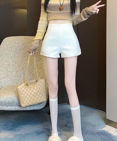 GLAMOROUS JANE(グラマラスジェーン)の「ラメツイードスパンコールショートパンツ(その他パンツ・レディース・ホワイト/ブラック・S/M)」の8枚目の写真