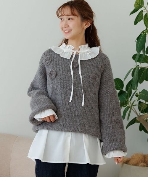 flower（フラワー）の「ウォーミングローズニット（ニット/セーター・レディース・ホワイト/グレー・FREE）」の2枚目の写真